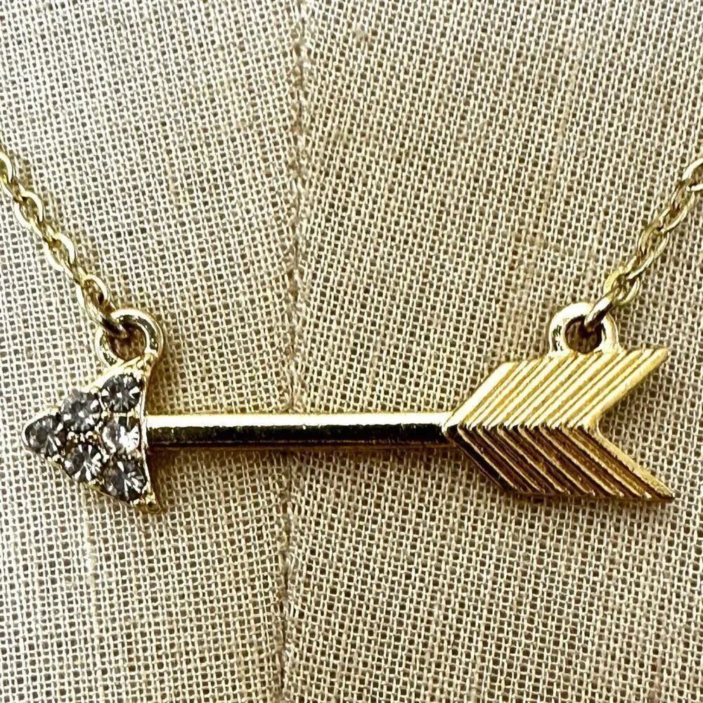 Gold tone rhinestone arrow pendant neckalce